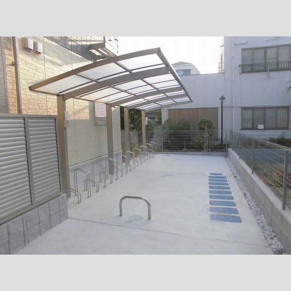 現地周辺 (駐輪場)