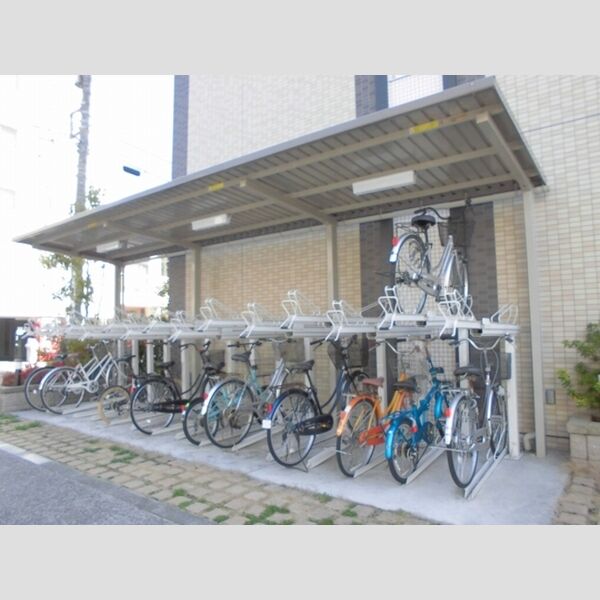 現地周辺 (駐輪場)