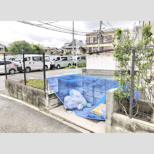 現地周辺 (ごみ置き場)