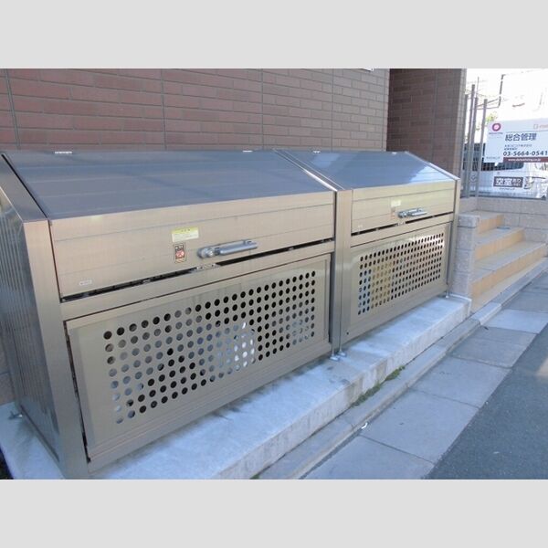 現地周辺 (ごみ置場)