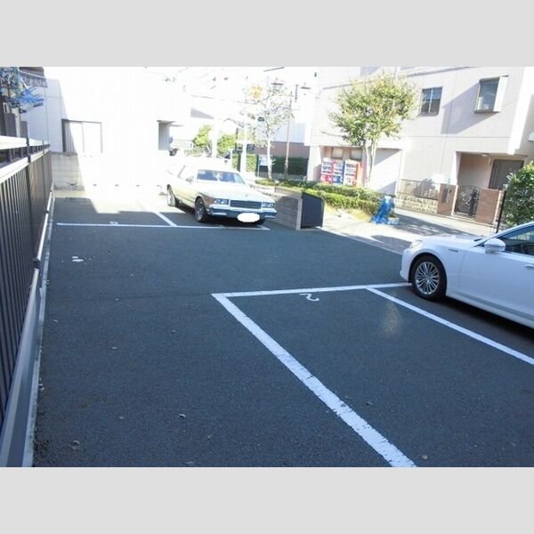駐車場 (駐車場)