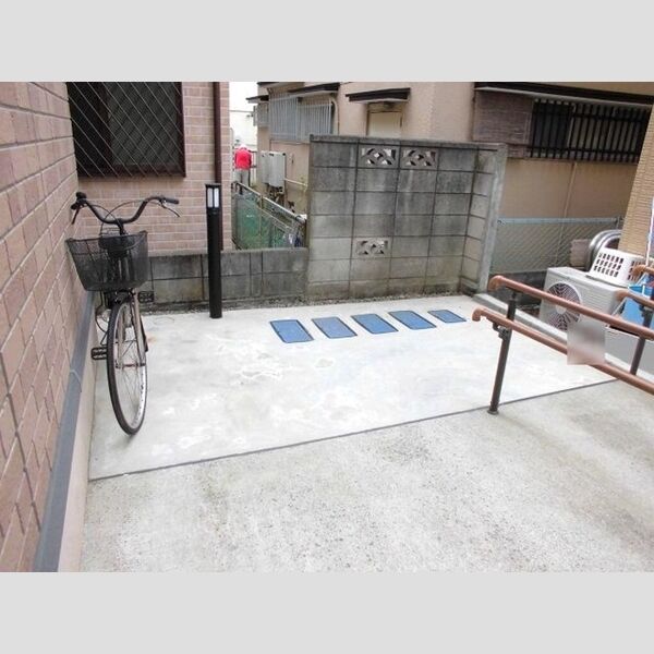 現地周辺 (駐輪場)