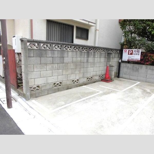 現地周辺 (バイク置場)