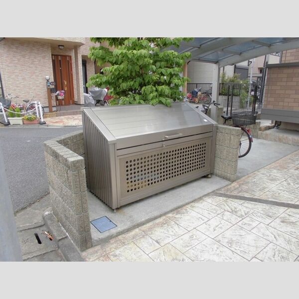 現地周辺 (ごみ置場)