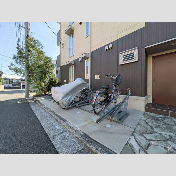 現地周辺 (駐輪場)