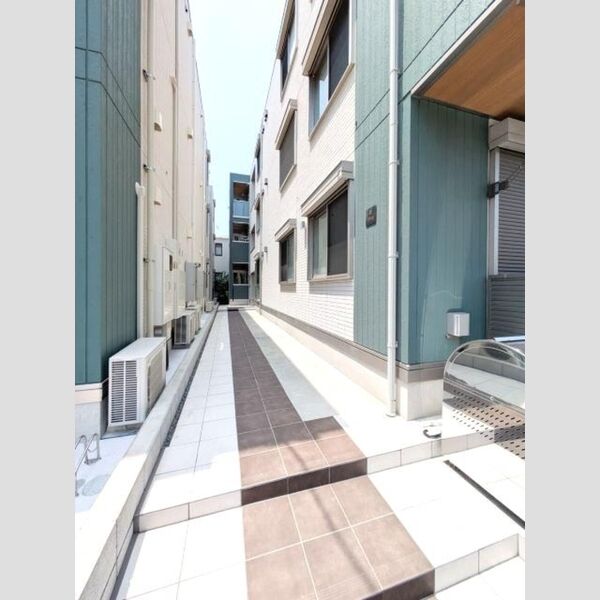 エントランス (エントランス)