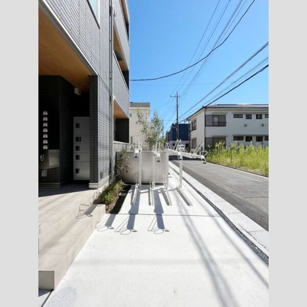 現地周辺 (駐輪場)