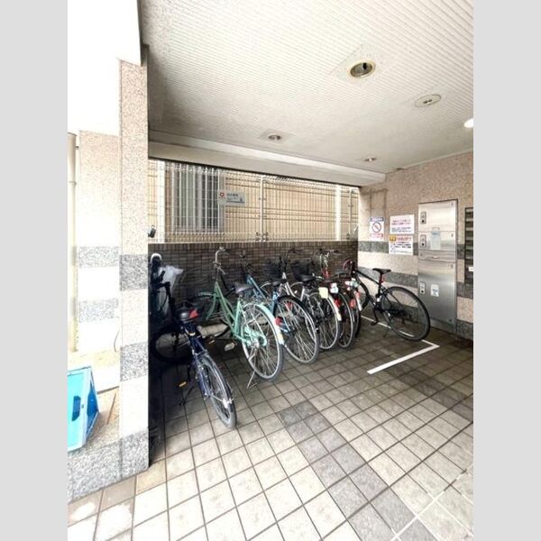 現地周辺 (駐輪場)