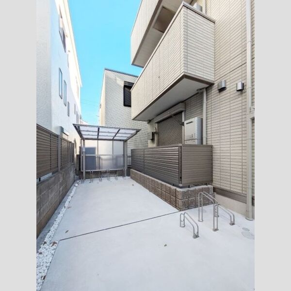 現地周辺 (駐輪場)