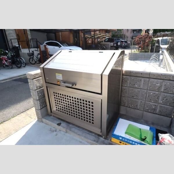 現地周辺 (ゴミストッカー)