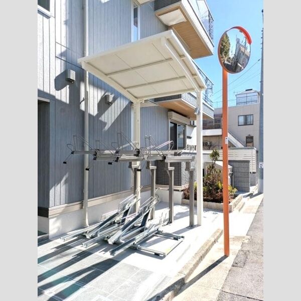 現地周辺 (駐輪場)