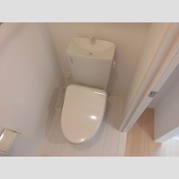 トイレ (温水洗浄暖房便座)