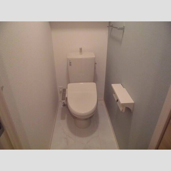 トイレ (温水洗浄暖房便座)