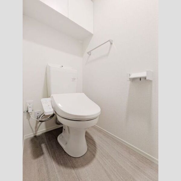 トイレ (温水洗浄暖房便座)