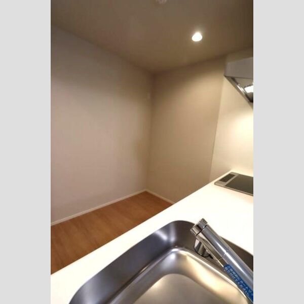 キッチン (冷蔵庫置き場)