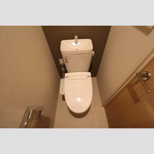 トイレ (温水洗浄暖房便座)