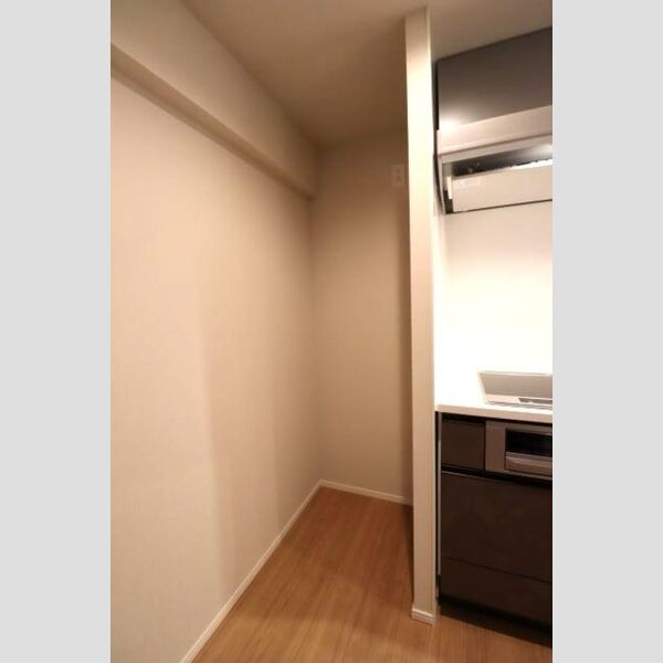 キッチン (冷蔵庫置き場)