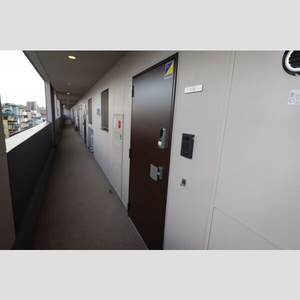 玄関 (玄関ドア)