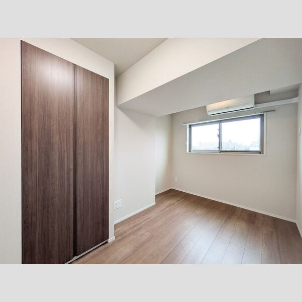 その他 (洋室5.4帖⓶)