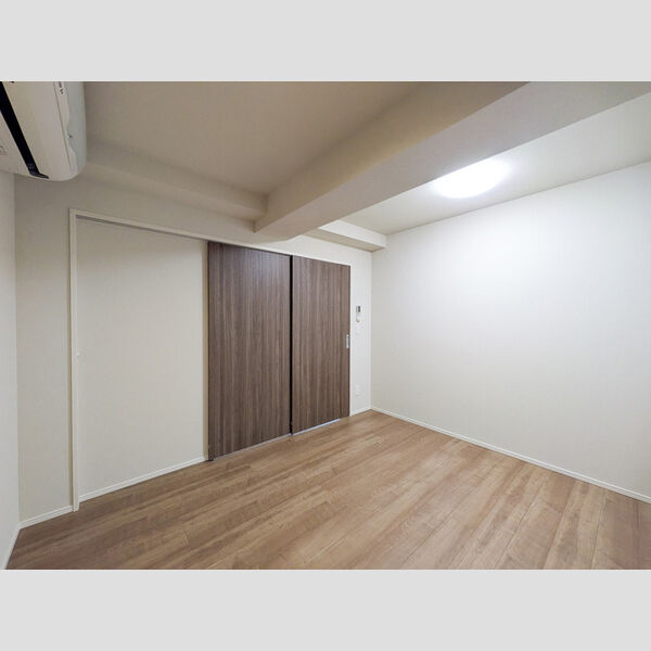 その他 (洋室5.7帖⓶)