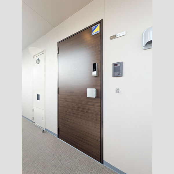 玄関 (玄関ドア)