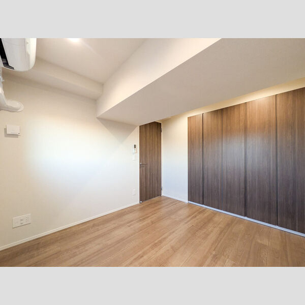 その他 (洋室5.8帖⓵)