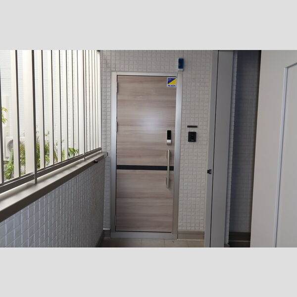 玄関 (玄関ドア)