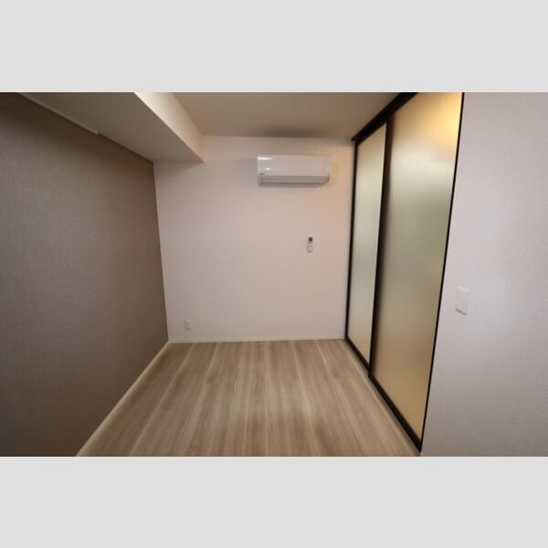 その他 (玄関側洋室⓷)