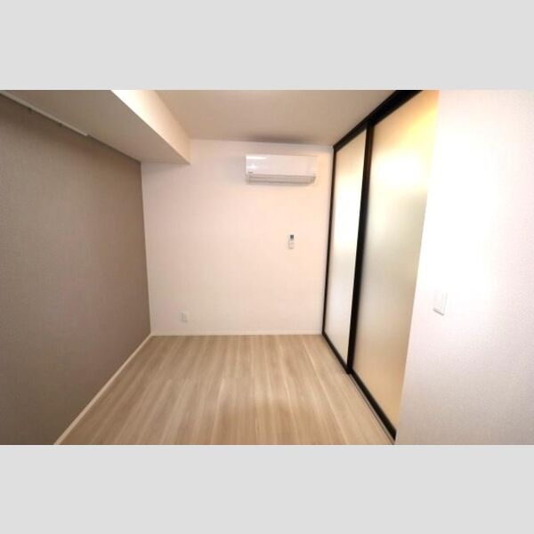 その他 (玄関側洋室⓷)