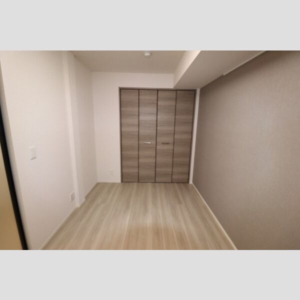 その他 (玄関側洋室⓶)