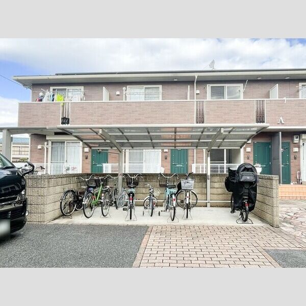 現地周辺 (駐輪場)