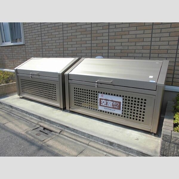 現地周辺 (ごみ置場)