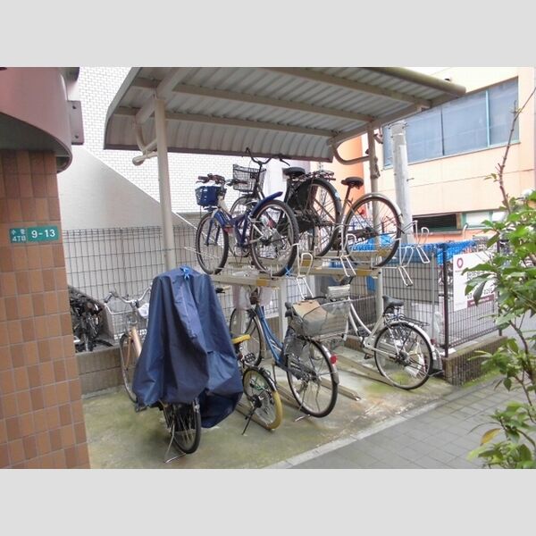 現地周辺 (駐輪場)