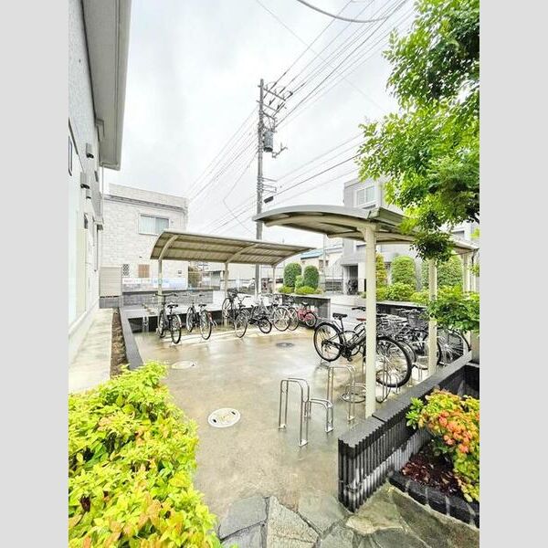 現地周辺 (駐輪場)