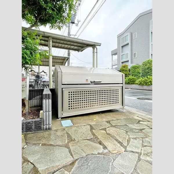 現地周辺 (ゴミ置き場)