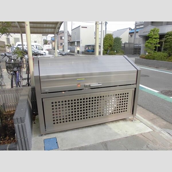 現地周辺 (ゴミ置き場)
