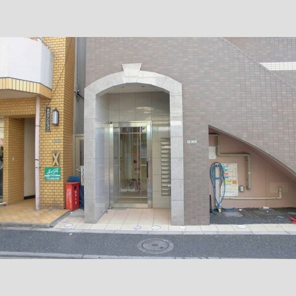 エントランス (エントランス)