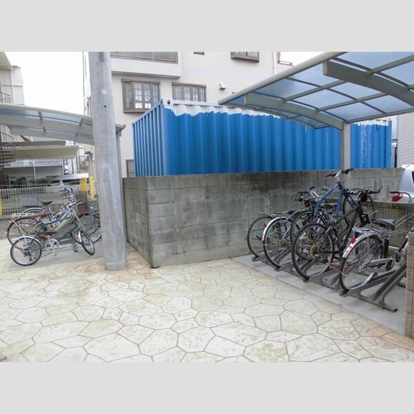 現地周辺 (駐輪場)