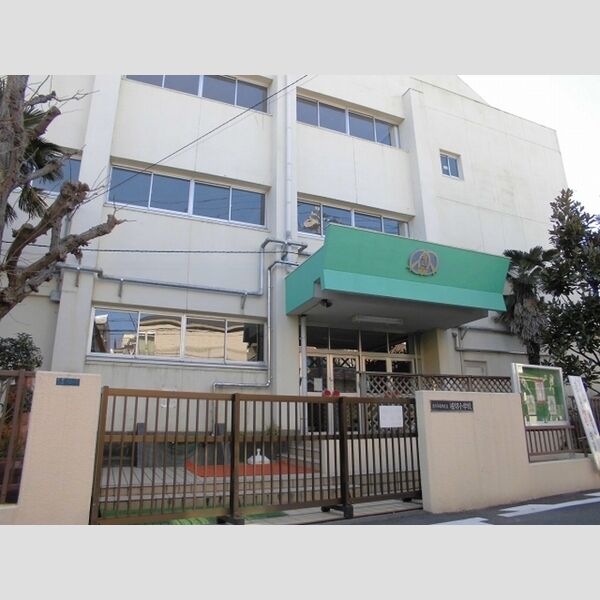 現地周辺 (葛飾区立堀切小学校まで451m)