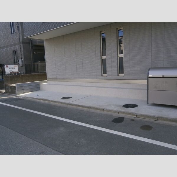 現地周辺 (自転車置き場)