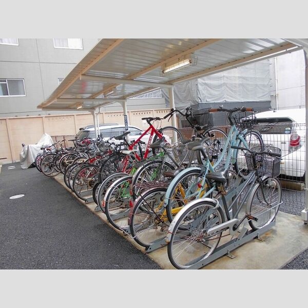 現地周辺 (駐輪場)