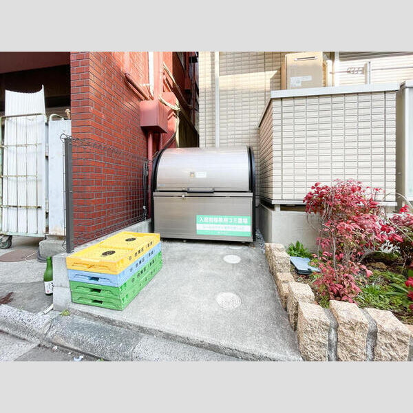 現地周辺 (ゴミ置場)