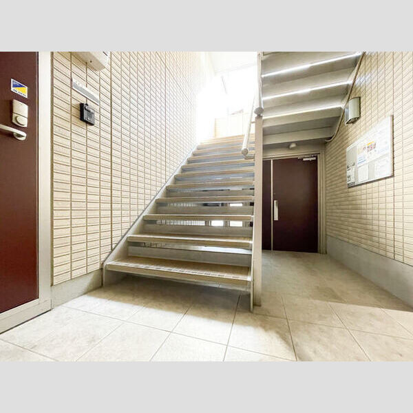 エントランス (エントランス)