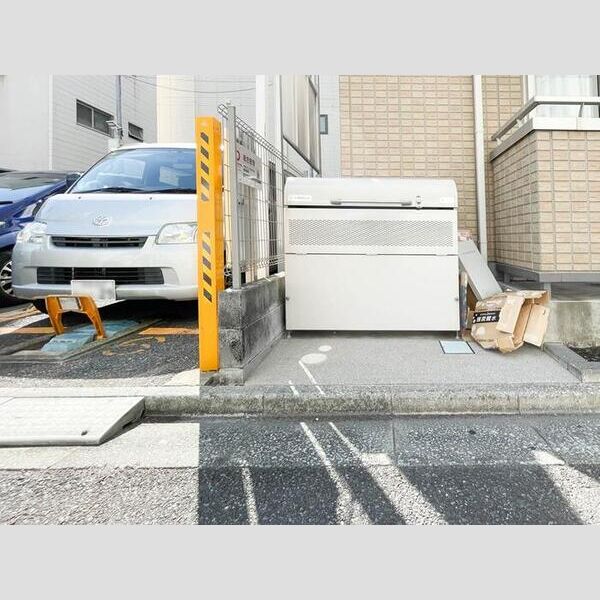 現地周辺 (ゴミ置き場)