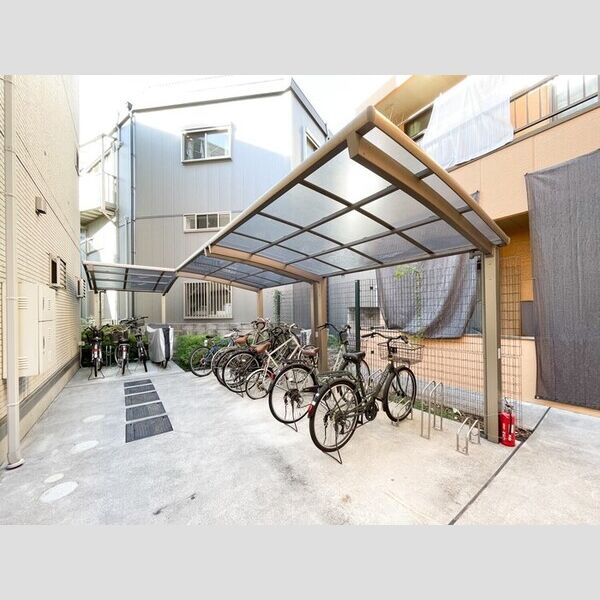 現地周辺 (駐輪場)