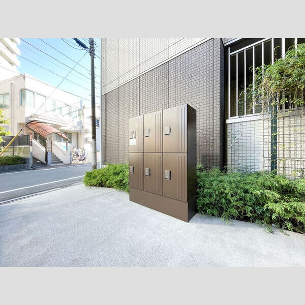 エントランス (宅配ボックス)