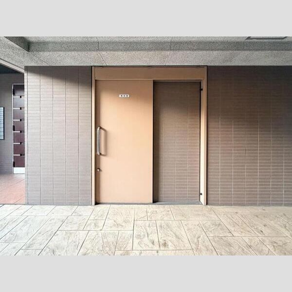エントランス (集会室)