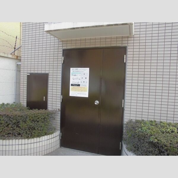 現地周辺 (ごみ保管庫)