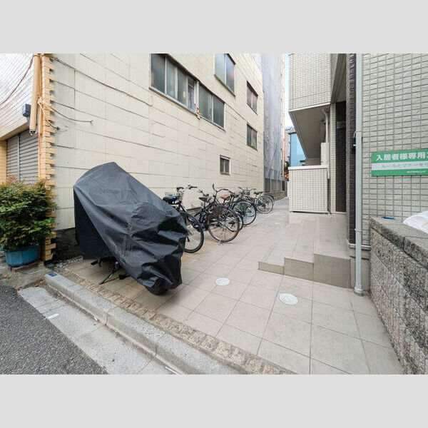 現地周辺 (駐輪場)