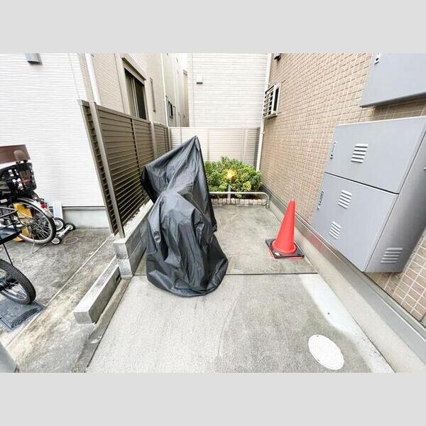 現地周辺 (バイク置き場)